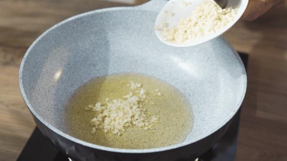 烤蒜蓉粉丝扇贝的做法视频教程,锡纸蒜蓉粉丝烤扇贝烤箱的做法