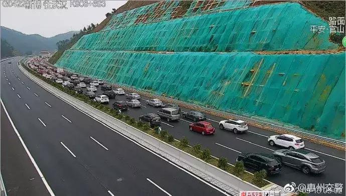 返程高速车流,返程大军挤爆沪渝高速