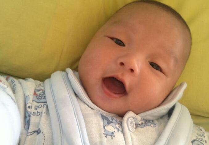 4个月宝宝都会哪些技能,宝宝4个月应该学会的技能