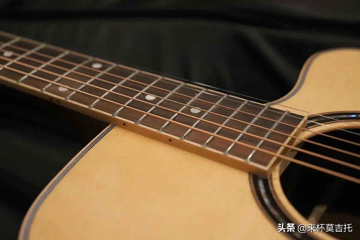 1000吉他品牌推荐性价比高,吉他入门级买什么价位和品牌的好