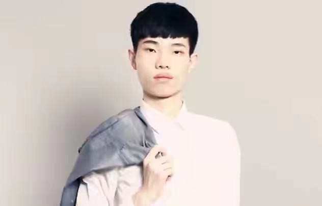 百榜战神公开为鲨鱼放烟花？却惨遭撤逃，确诊“直男癌”