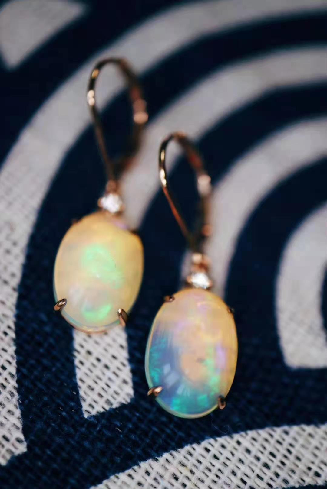 欧泊是什么宝石价格多少,欧泊是贵重宝石吗