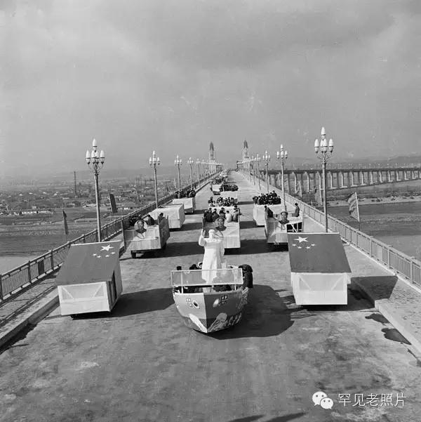 100年南京大桥绘画,南京红色100年