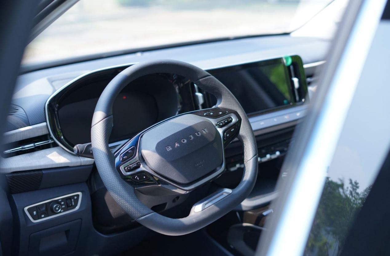 油耗不到3毛5售价不足7万,车长超4.7米起售价不到8万元