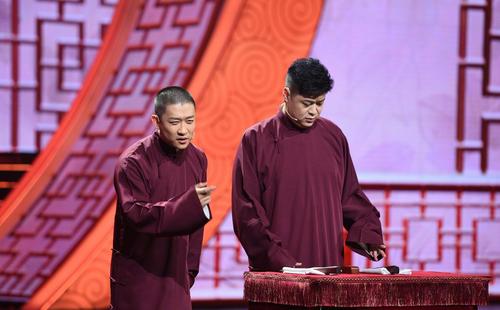 曹云金直播相声有干倒老郭的架势,老郭砸挂曹云金直播说相声