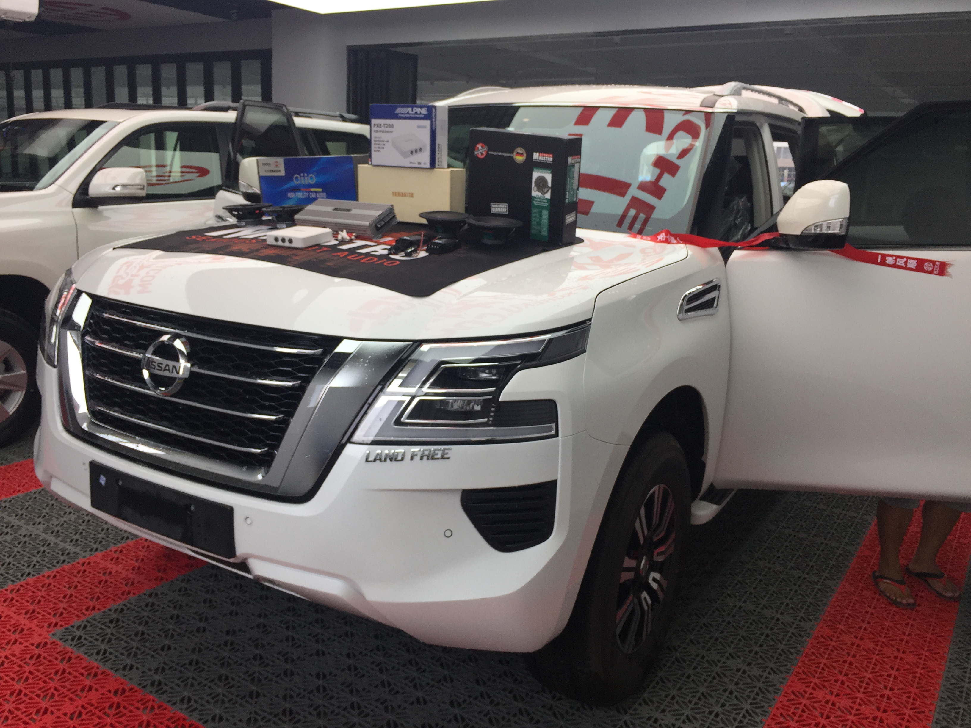 日产途乐顶级改装,2018款日产途乐改装前门喇叭