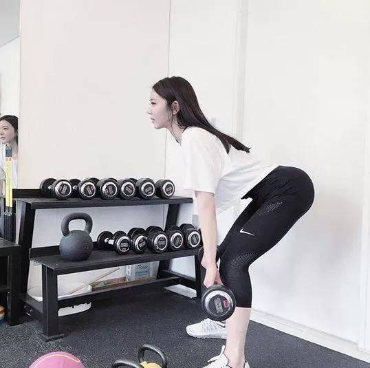 女性肌肉健美身材,练肌肉的女生的身材