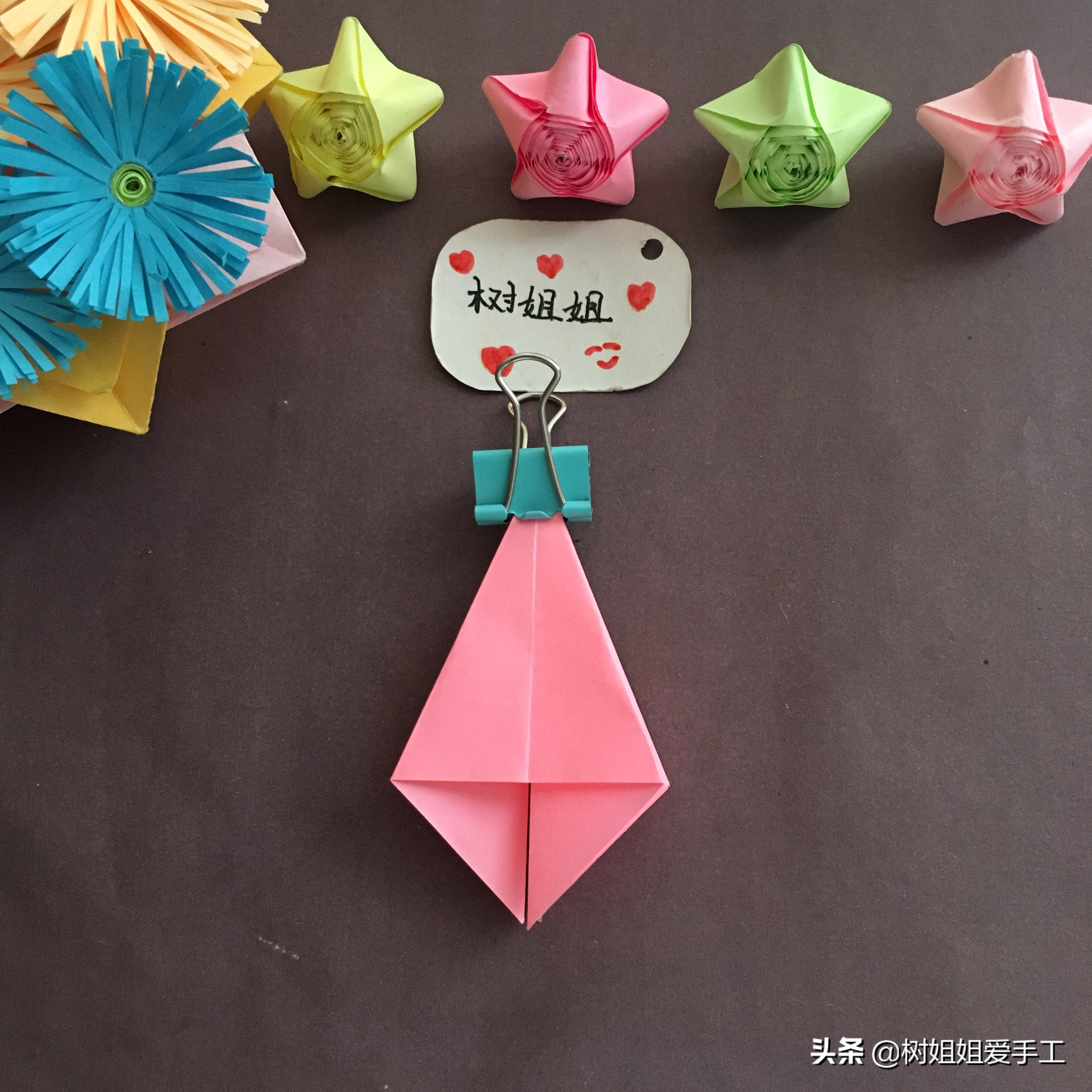 折纸草莓的折法简单,幼儿草莓折纸