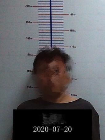 路怒症男子拦停对方就打,男子路怒症发视频骂全县人