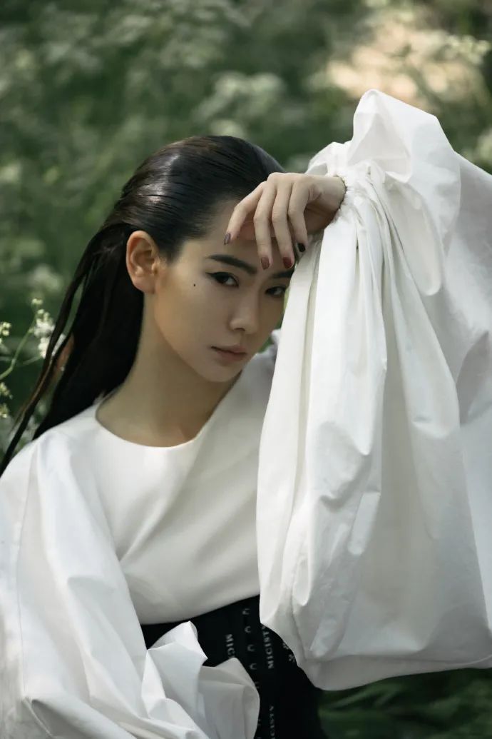 戚薇最近发型适合什么脸型,戚薇双丸子头发型