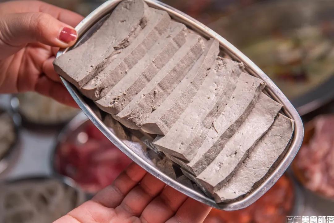 南宁三街两巷排队到深夜的火锅,排队王串串香火锅