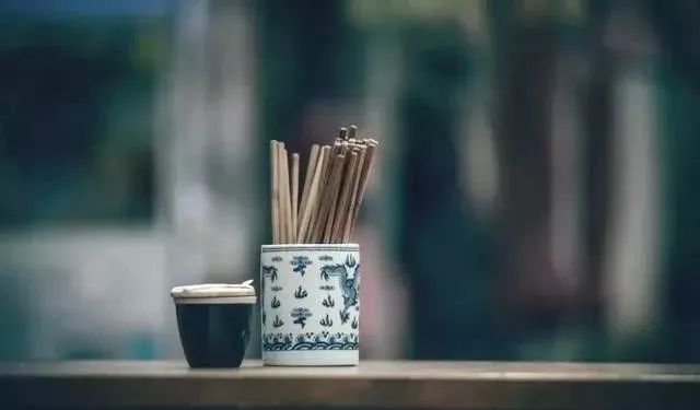 菜不摆三筷不乘五席不乘六,俗语菜不摆三筷不成五席