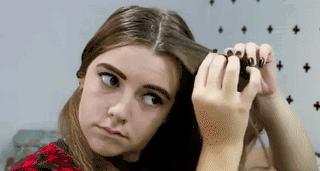 大脸女孩披头散发怎么显脸小,披头散发的简单辫子显脸小