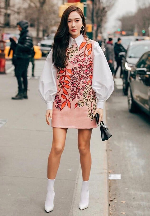 郑秀妍腰带连衣裙,郑秀妍穿搭运动风