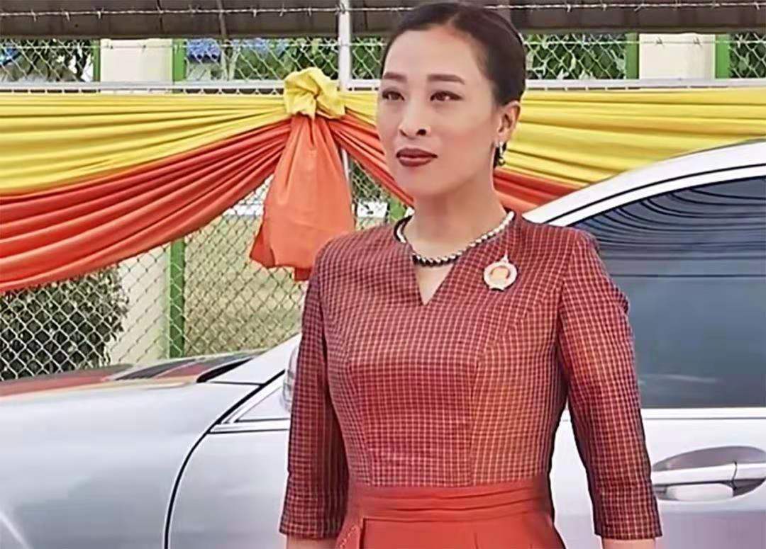 68岁高龄的泰王,67岁泰王子近况