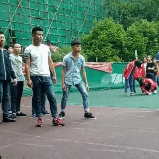 不联系的同学借钱怎么高情商回复,怎么回复借钱的同学