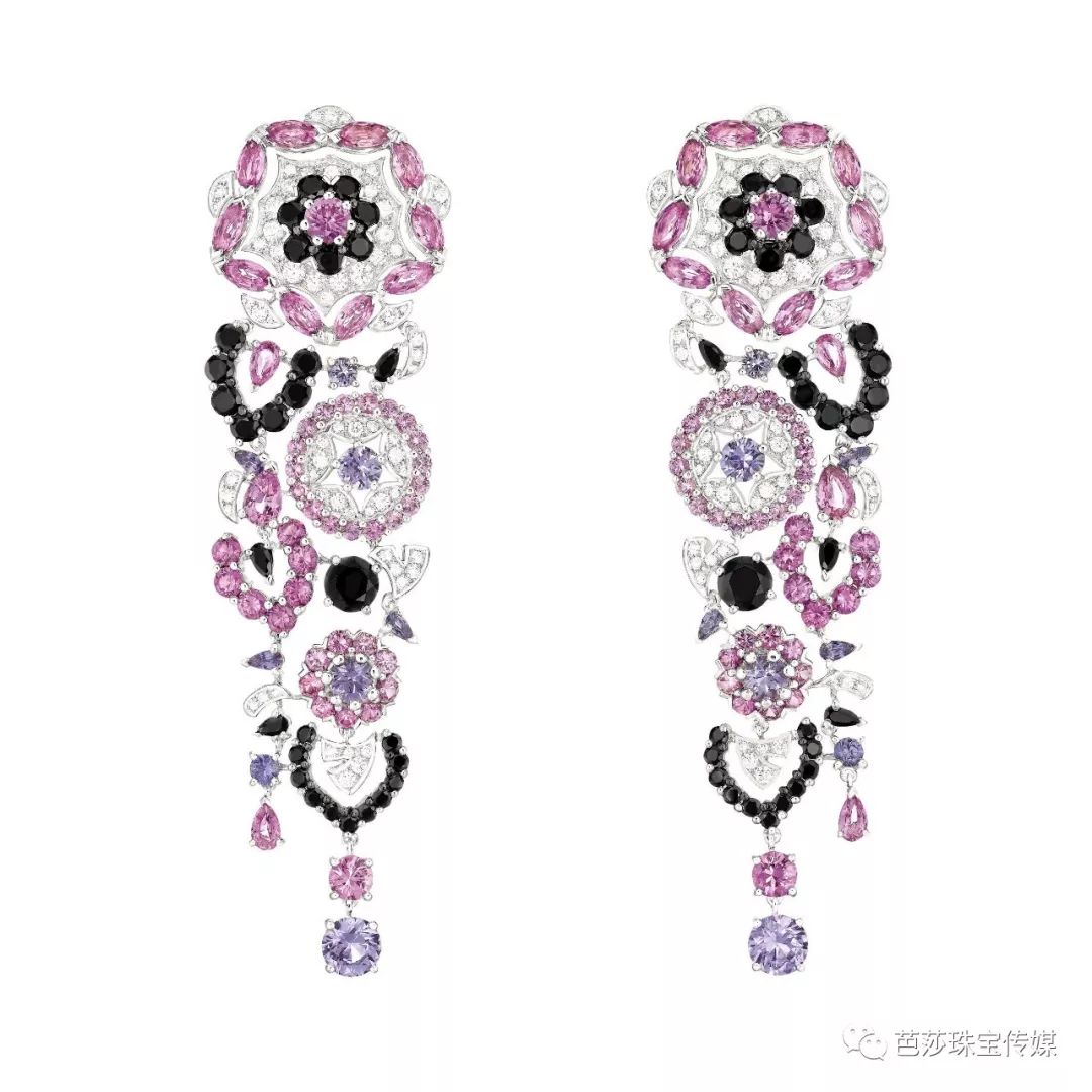 早春最流行的珠宝搭配,什么穿搭可以戴夸张的珠宝