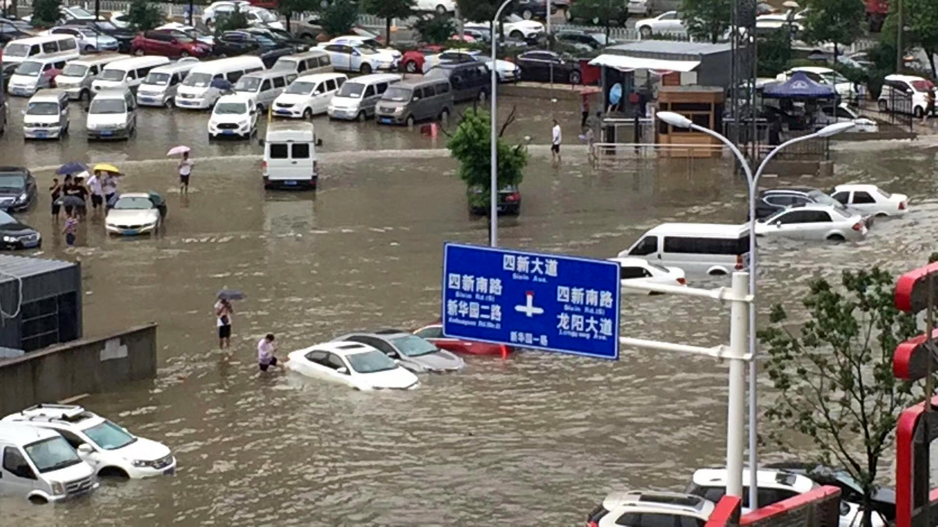 暴雨围城买不起霸道这四款20万级带大梁的四驱车帮你渡劫