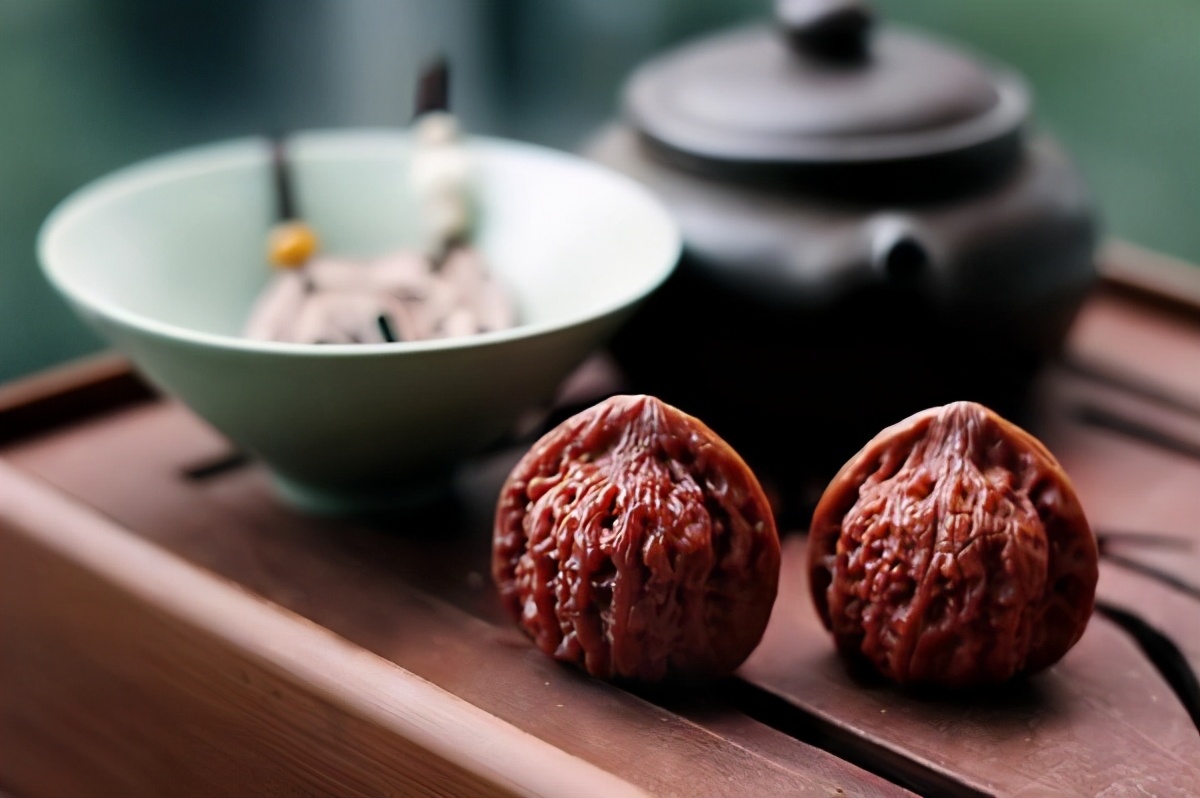 电商加直播，盘核桃的大爷也要剁手了