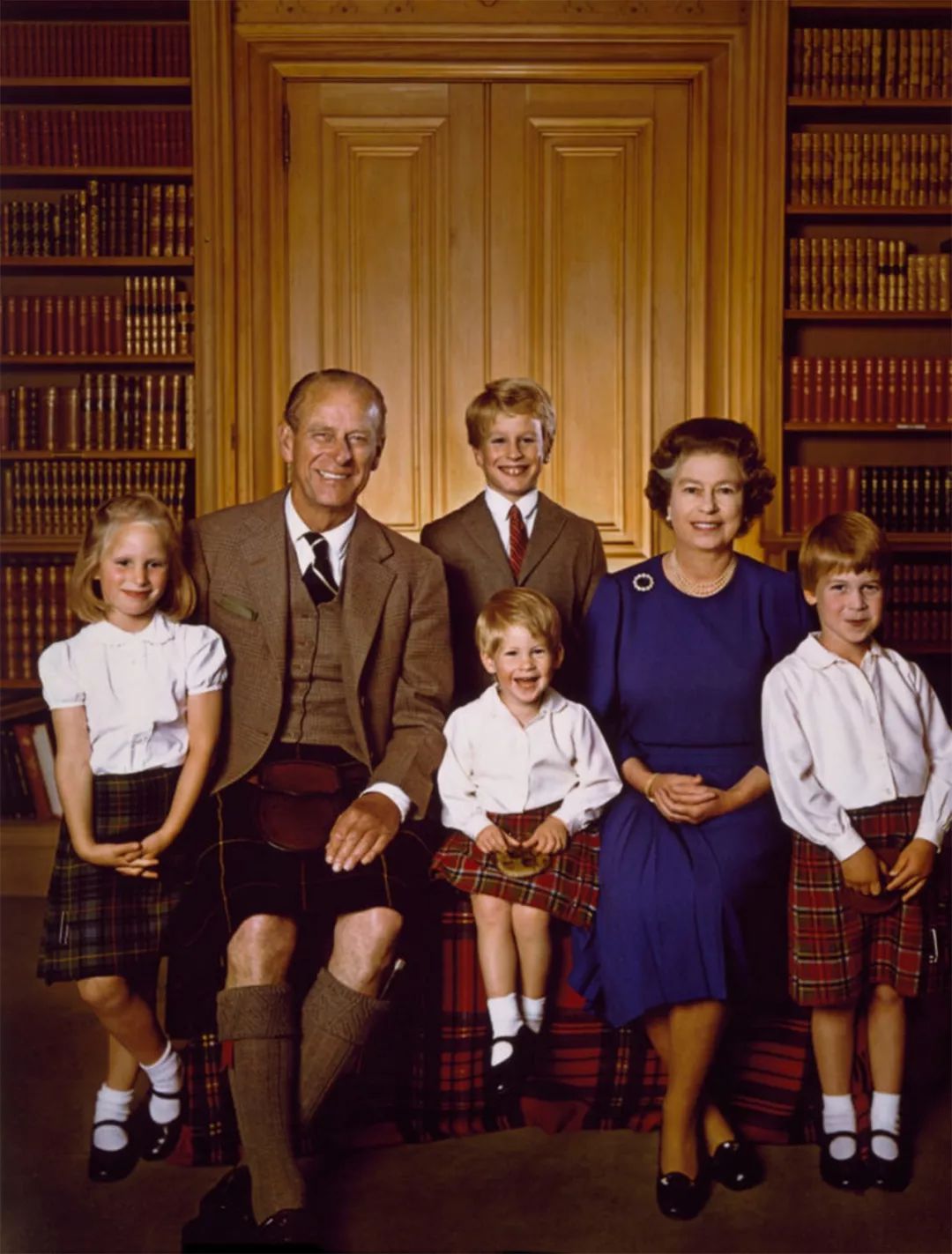 菲利普亲王劝哈里不要娶演员，但孙子执着爱梅根，98岁爷爷也没辙