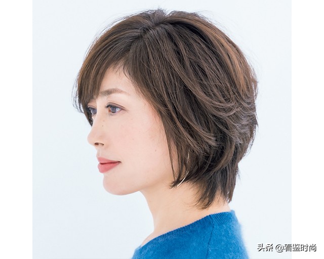 一款适合大脸中年女性的短发,适合40-50岁女人细软发质短发