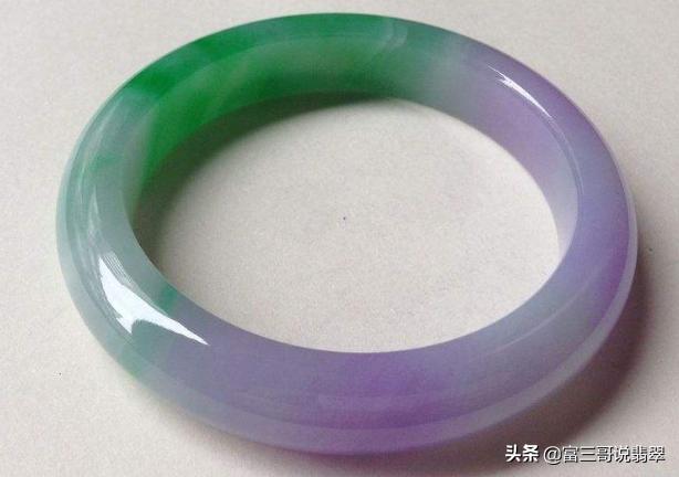 春带彩糯种手镯价格,购买手镯常识大全