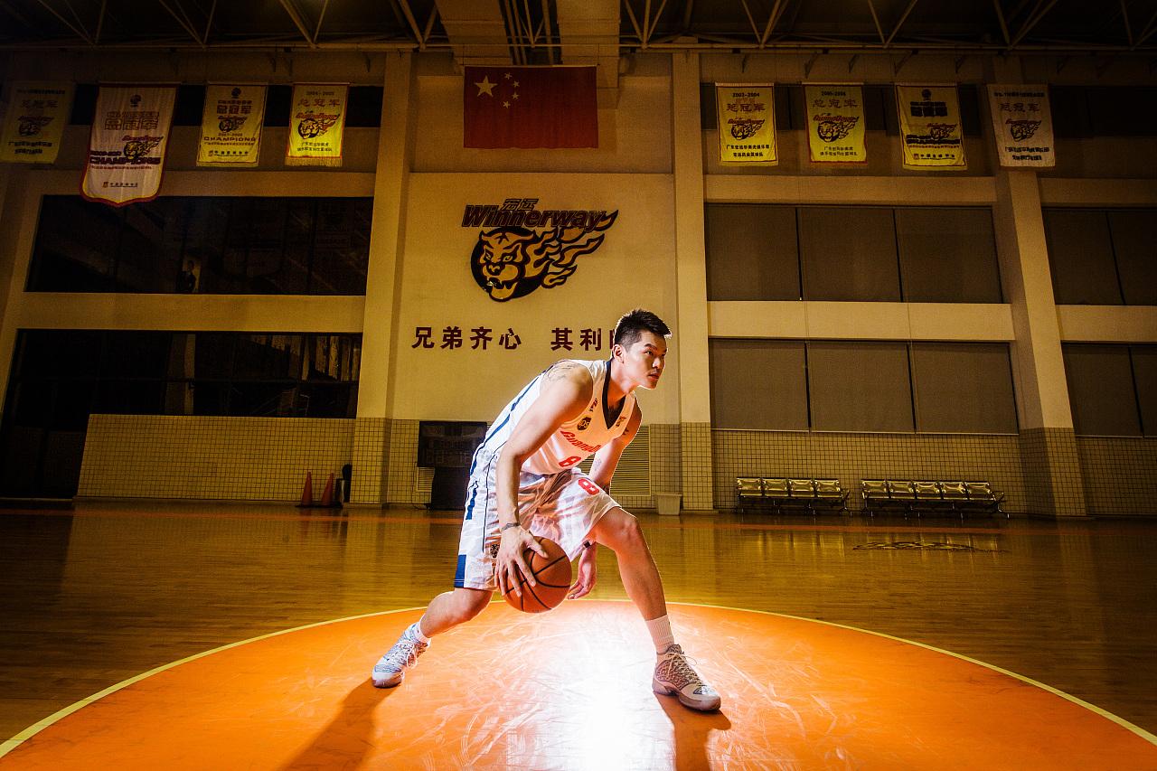 朱芳雨中巴斗殴事件全场回放,中巴男篮朱芳雨打人原视频