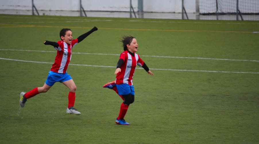 给小孩训练足球应该先练什么,让孩子放弃足球训练