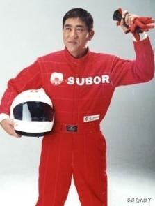 他飞过长城，他飞过黄河，他是中国的冒险王，他是娱乐圈中的大哥