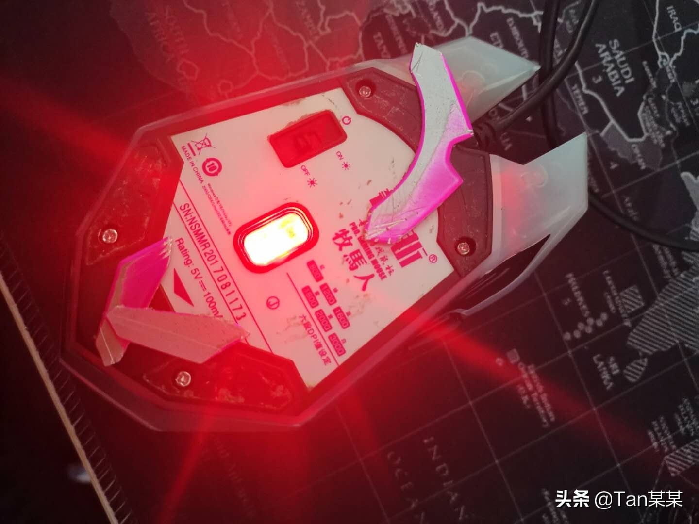 滚动鼠标滚轮网页不能向下翻,网页一滑动鼠标滚轮就缩放怎么办