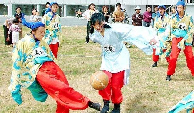 中国第一支女子足球队成立于何时,足球运动的由来