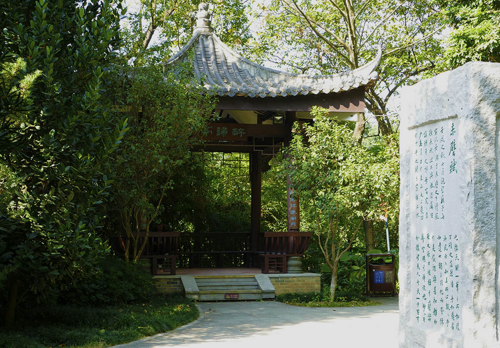 惠州西湖苏东坡小妾墓,惠州西湖和苏东坡有什么关系