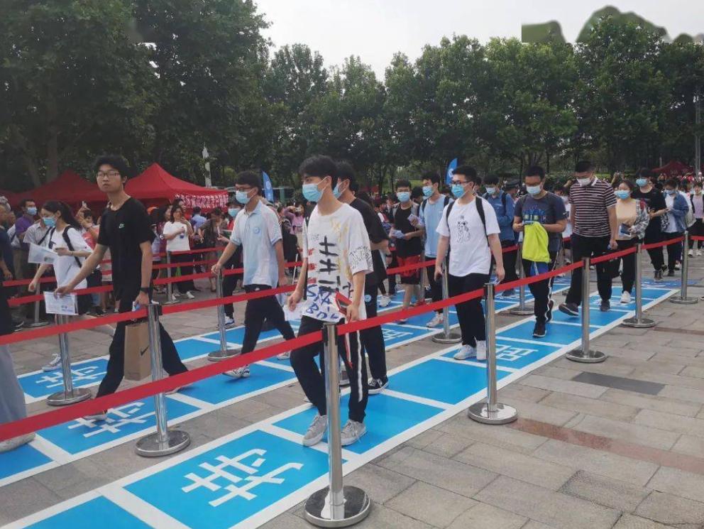 参加高考上大专和单招应该选哪个,走单招好还是参加高考考大专好