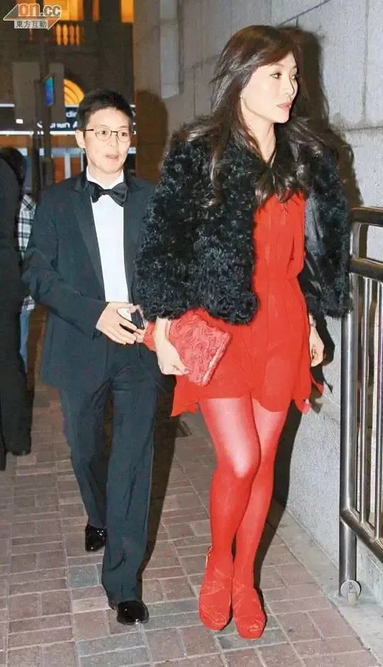 夜店出来的明星，男友女友换着玩，却被拍在沙滩上？｜人物计划26