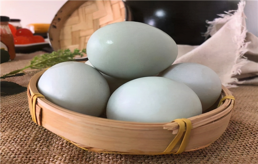 腌制咸鸭蛋的正宗做法,腌制咸鸭蛋最简单正确的做法