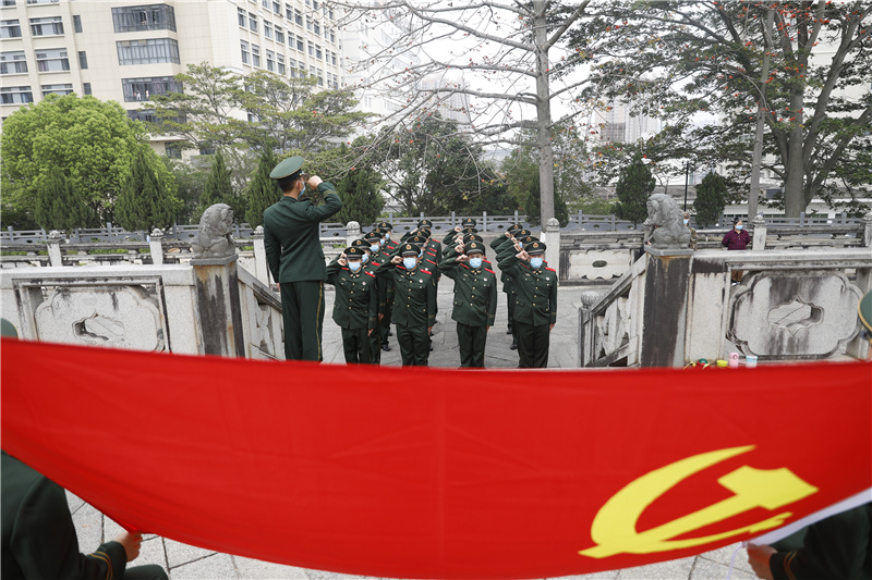 走进烈士陵园缅怀先烈活动,烈士陵园缅怀活动