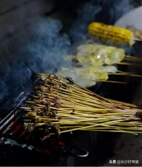 无名烧烤摊，佛系做生意，食客等老板——隐秘角落的美食11