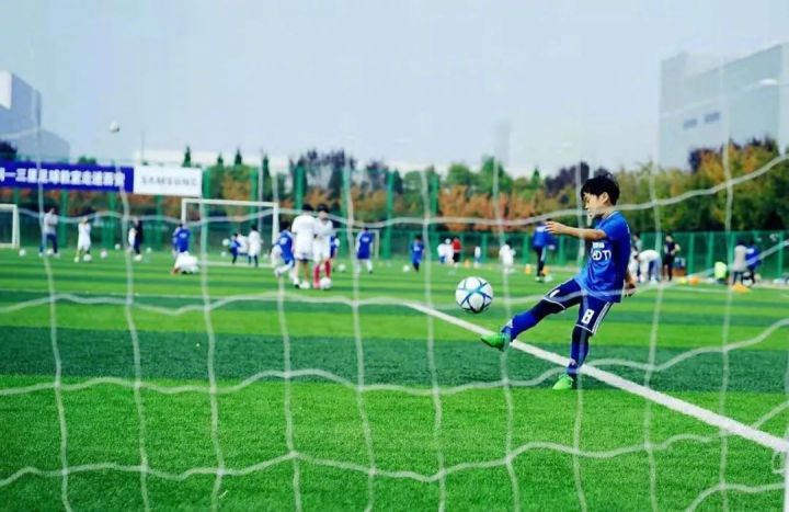 涓夋槦瓒崇悆鏁欏鍥剧墖,涓夋槦灏忓鏍″洯瓒崇悆