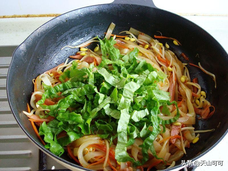怎么炒河粉才是最好吃的,炒河粉不粘锅的做法详细图文步骤