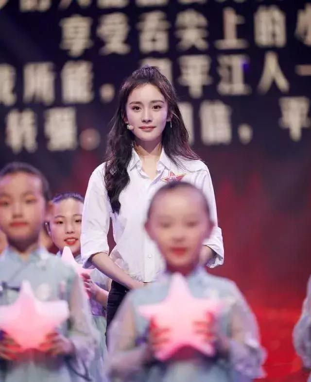 洋气减龄学院风,秋季学院风叠穿甜美穿搭教程来啦