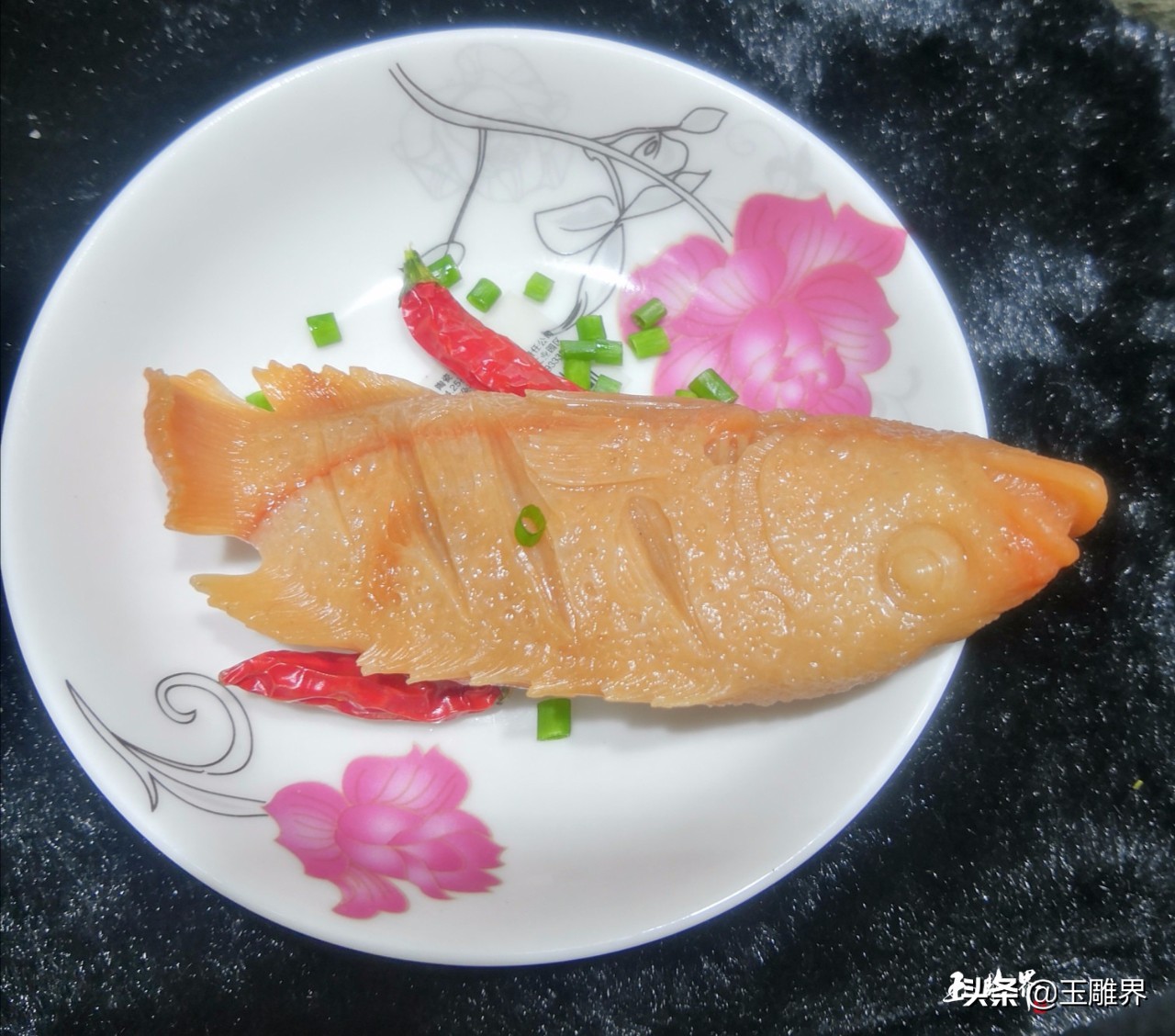 玉雕师掌勺！红黄翡变红烧鱼，口水流了