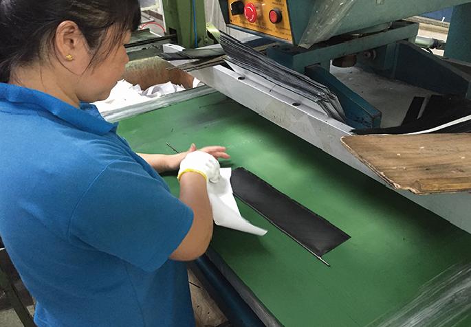 揭秘全碳素羽毛球拍制作流程,羽毛球拍生产过程解说