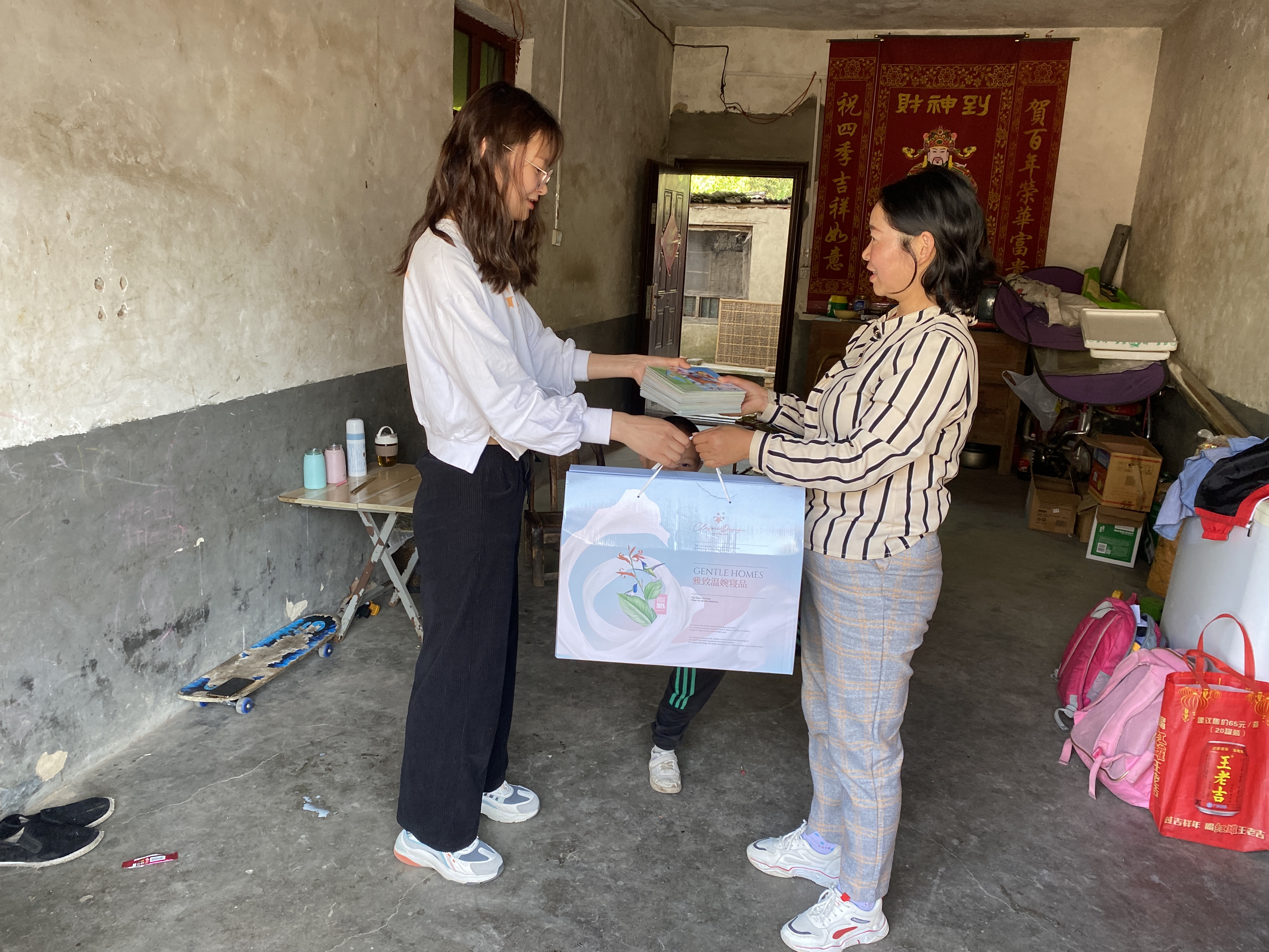 商南县赵川镇中心幼儿园开展大家访暨校园资助活动