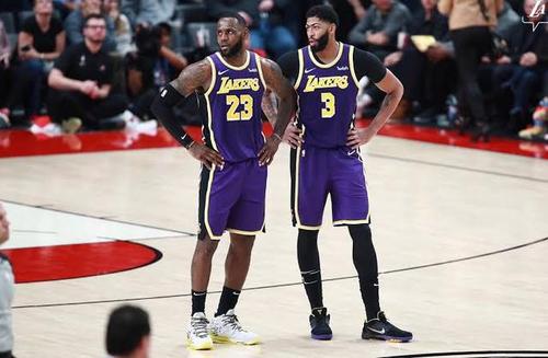 詹姆斯戴维斯湖人冠军,詹姆斯戴维斯合体湖人夺冠