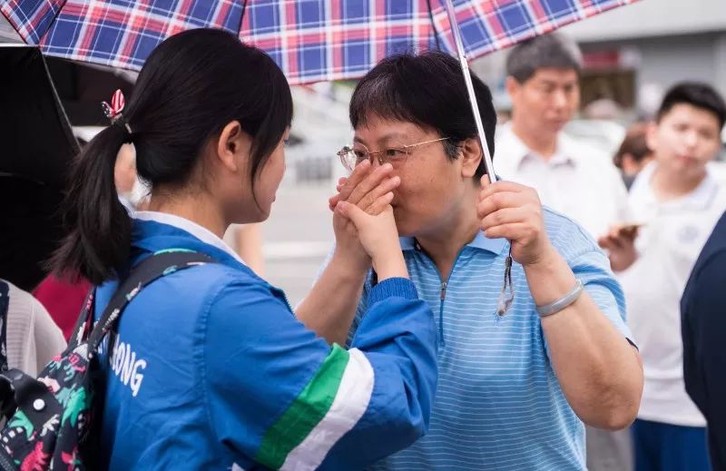 近几年的语文作文题目广东,1998年广东高考作文题目