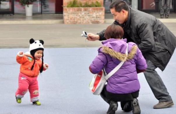 宝宝腿型不一样,引起宝宝腿型不好的不良习惯