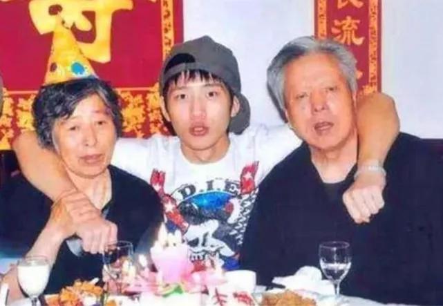 井柏然的励志成名史,井柏然的成长故事