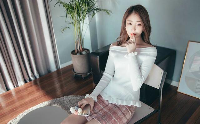 指尖温婉一份岁月静好，茶韵氤氲一眸低眉浅笑