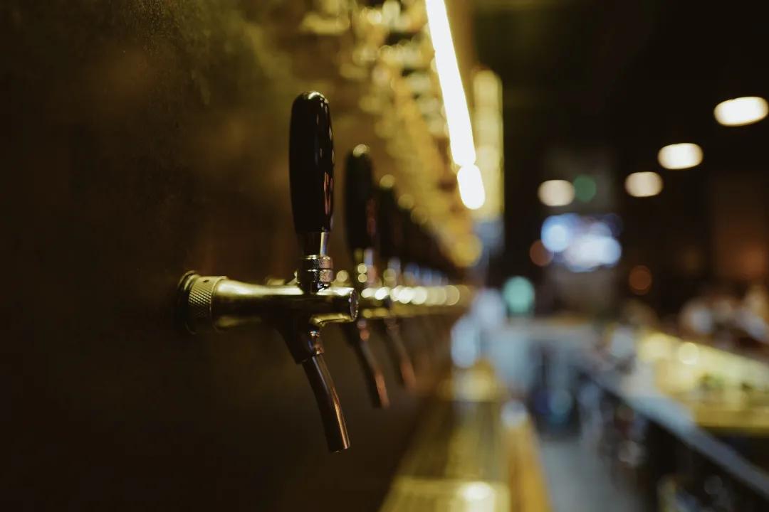 青岛即可以看海还能吃海鲜的地方,去青岛吃好海鲜看大海心情自然好