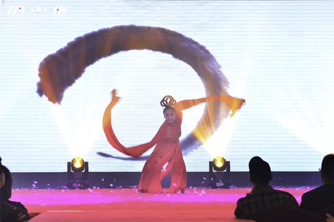 “筑梦华娱，致远未来”时代华娱第十一月总结大会